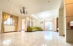 曉明女中旁 登峰21 大四房車位