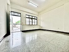運動公園旁活路車庫大4房美墅~震後宅~可孝親~