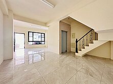 獨家|全新臨路~邊間雙併排車位~電梯別墅