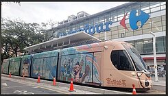 鼎山家樂福商圈*輕軌到站就到家*雙衛開窗*明亮3房