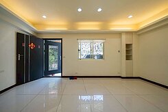 承義小沈大里整新大坪數2房1樓門前可停車