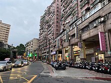 南勢角景新街低總價路寬16米~正店面~住商李俊超