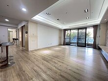 邦尼🌷豐樂公園｜文心秀泰｜大四房雙平車