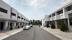 ~~小港鳳坪公園2年全新車庫別墅~~