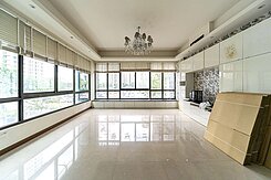 凹仔底農16稀有大地坪#醒目三角窗透店