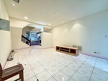 縣政特區臨路四套房邊間大地坪透天