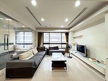 行情價 鉅虹森之旅 超大室內四房平車