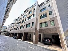 南科超稀有輕屋齡採光格局超讚透天車墅地點絕佳