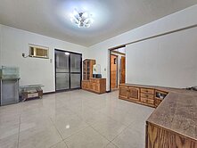 亞灣區稀有釋出💎國泰車墅💎大面寬正４Ｆ＋地下室