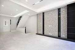 👍金曜團隊💥中山區裝潢美透天💎一樓車庫/店面