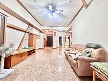 專任~高雄三多四房，可停三車次頂樓~明韻