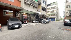 {余育賢}前鎮草衙捷運│大面寬公寓一樓│好停車