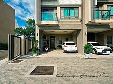 美濃市區【美濃花賞】歐風邊間大面寬雙車孝親別墅