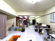  農十六邊間四房車位