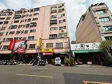 陽明商圈有市1+2店住