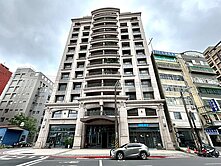 汐港湖買屋找阿國-台塑總部旁大露臺戶+車位(專任)