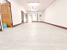 西湖站約八分鐘 | 邊間一樓 | 前院好停車