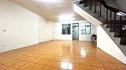 大里好來五街立新國小旁新商圈透天厝