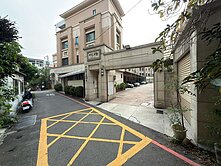 專簽｜烏日明道商圈｜輕屋齡社區型｜傳統格局雙車別墅