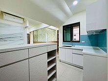 鼎山商圈｜未來輕軌捷運｜稀有高樓層兩房平車