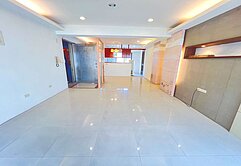 興大優質四房平車/超美裝修/室內免開燈/波亮