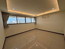 近台南公園高層景觀裝潢未住三房含車位