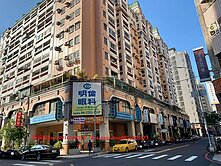 專簽黎明商圈透天店面五大房住二可營登一樓孝親房