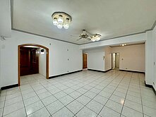 群義房屋🌺賓士大廈一樓大空間