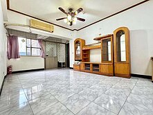 正興國小輕軌旁 |採光大3房+車位