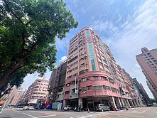 巨蛋R15生態園區捷運陽台進出3+1房類平面車位