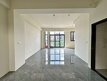 全新落成尊榮入住｜大面寬×雙車位臨路朝南電梯別墅