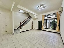 新竹科學園區龍山社區庭院車庫透天