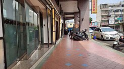 前鎮/輕軌C36/稀有10米大面寬雙店面