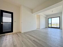 『邰欣地堡91』3房次頂樓邊間 柱邊平車