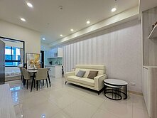 17樓｜2房雙衛精品｜裝潢9成新｜好車位｜輕軌站