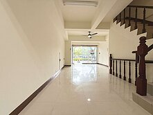 亞灣近捷運站黃金店面