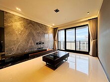 縣三站在世界的高峰 湛高峰高樓裝潢四改三房雙車