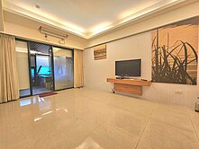 礁溪史上最低♨️市區溫泉套房湯圍溝旁♨️平面車位