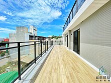 東區LaLaport 露台二房車位