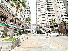 逢甲商圈｜摩登歐洲｜金級店面加平車 低價釋出