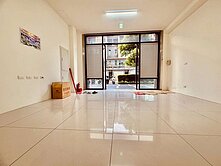 中山世紀店面有平面車位一樓的3房可住可店