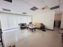 小港漢民商圈三角窗金透店