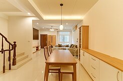 專任｜高鐵新瓦屋星巴克旁｜五房雙車社區透天