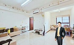 鼎山家樂福輕軌/輕屋齡高樓層二房車位-房仲小薛