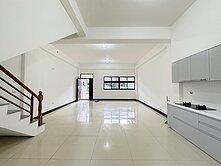 ㊣蘇澳市區8年新屋40大地坪別墅(至少可隔七間房)