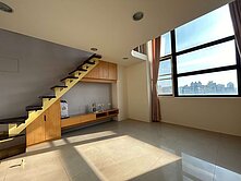 近巨城樓中樓露臺戶