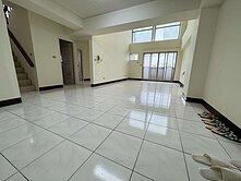 R15捷運站面公園第一排~超大4房+平面車位