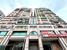 永慶小呂0905059922鳳翔花園廣場電梯四房車