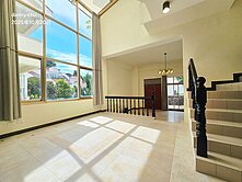 夢幻挑高樓中樓｜4車位獨立車庫｜陽光灑落的歐風生活