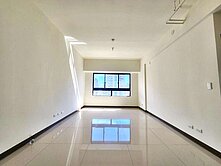 登峰高樓邊間平面車位